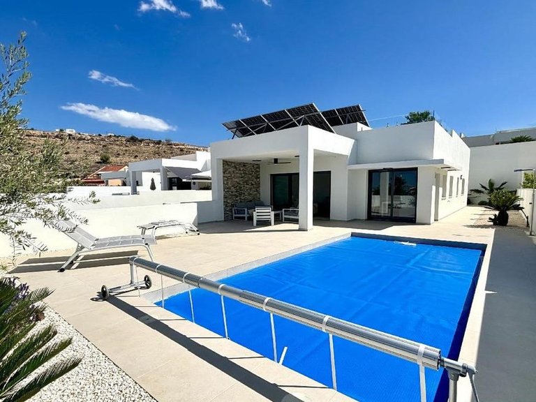Villa for Sale in Benijofar, Alicante 1