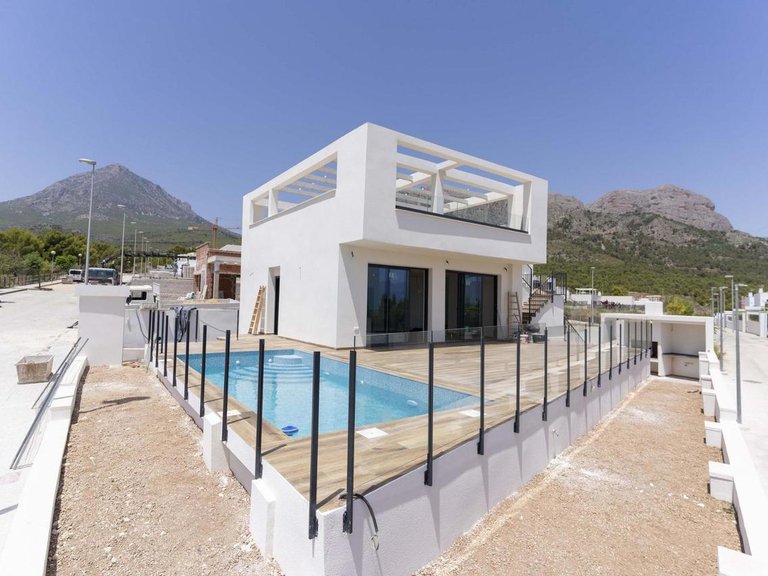 Villa for Sale in Polop, Alicante 2