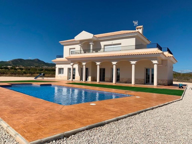 Villa for Sale in Pinoso, Alicante 1