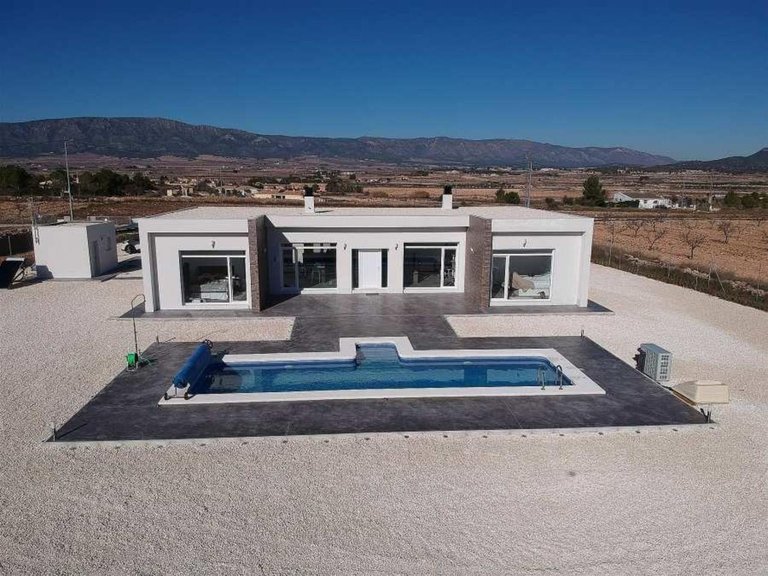 Villa for Sale in Pinoso, Alicante 1