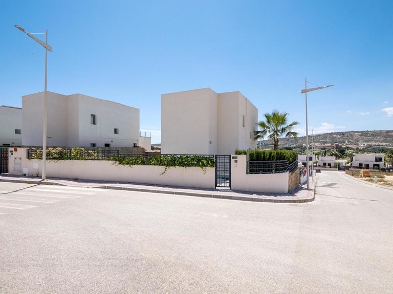 Villa for Sale in Algorfa, Alicante 32