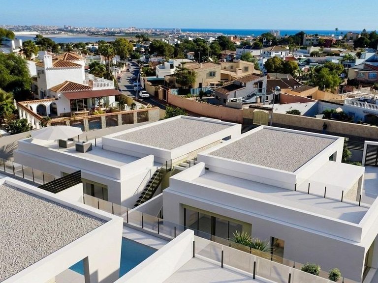 Villa for Sale in Torrevieja, Alicante 2