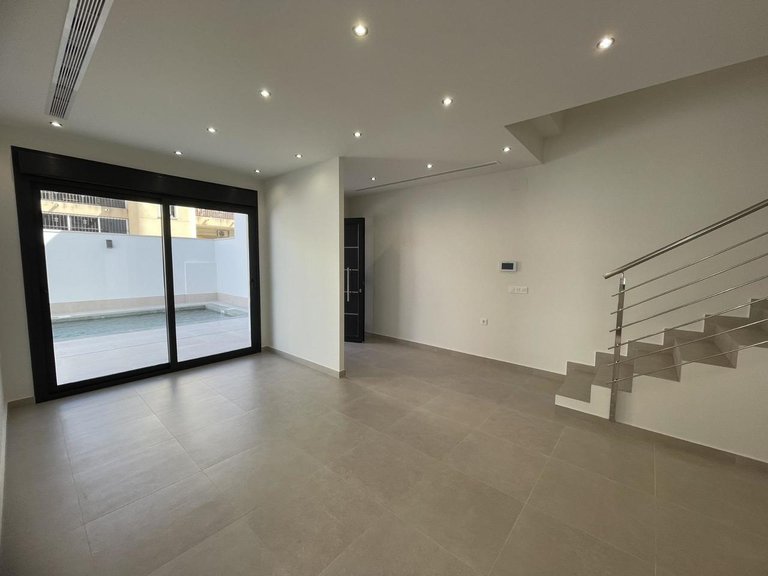 Villa for Sale in Almoradi, Alicante 5