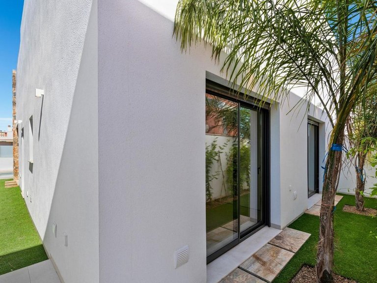 Villa for Sale in Pilar De La Horadada, Alicante 26