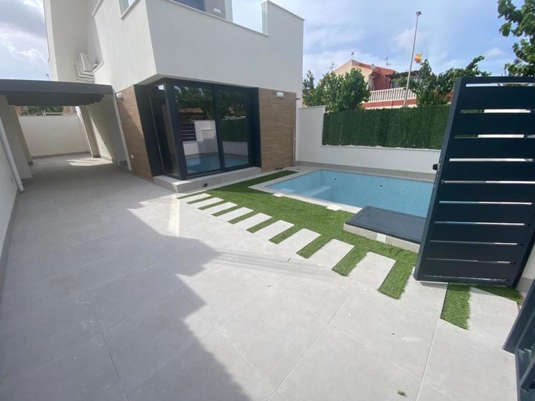 Villa for Sale in Los Alcazares, Murcia 2