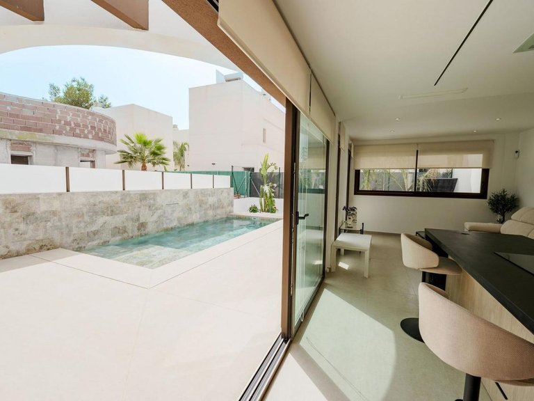 Villa for Sale in Almoradi, Alicante 3