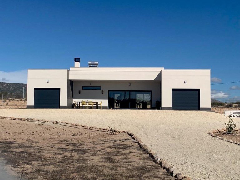 Villa for Sale in Pinoso, Alicante 1