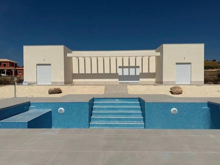 Villa for Sale in Pinoso, Alicante 2