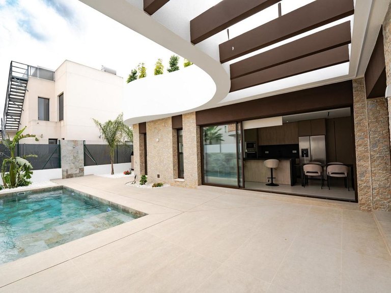 Villa for Sale in Almoradi, Alicante 2