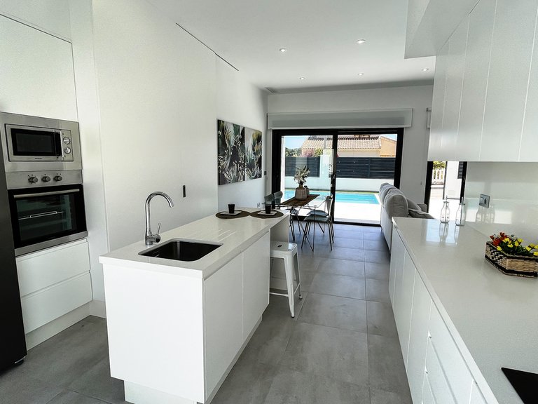 Villa for Sale in Pinar De Campoverde, Alicante 8