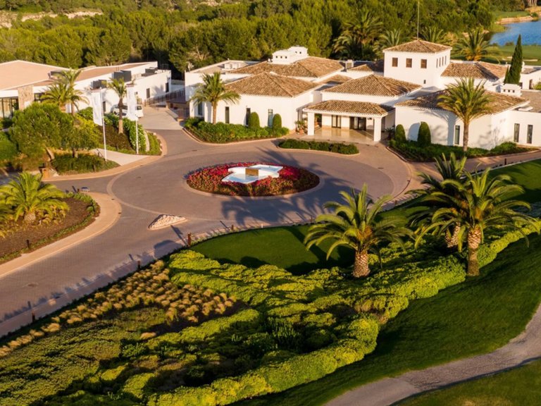 Villa for Sale in Las Colinas Golf Resort, Alicante 13