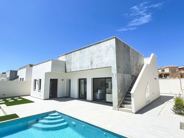 Villa for Sale in Pinar De Campoverde, Alicante 1