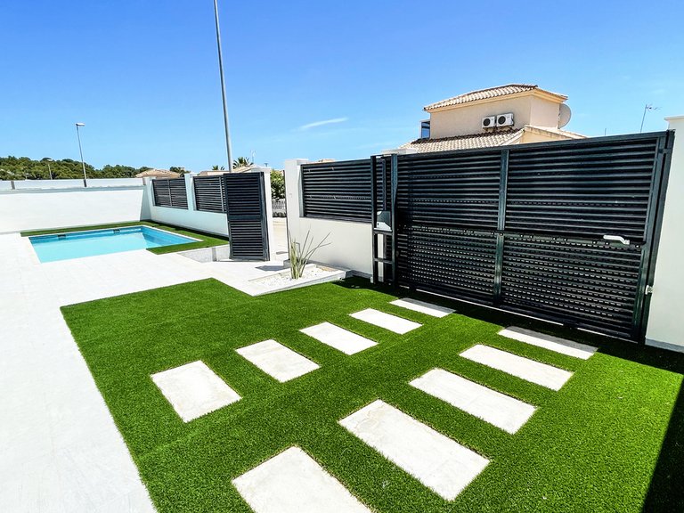 Villa for Sale in Pinar De Campoverde, Alicante 5