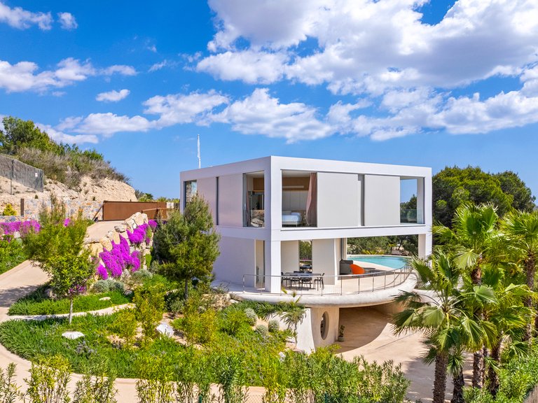 Villa for Sale in Las Colinas Golf Resort, Alicante 1