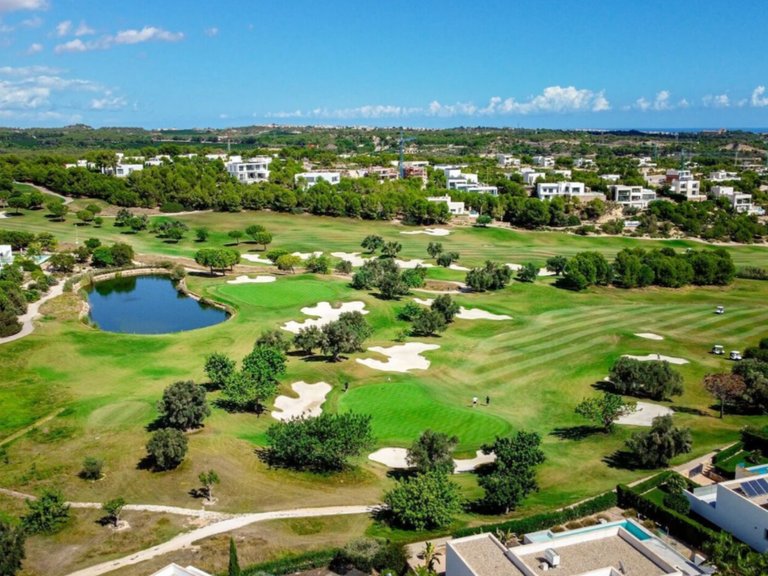 Villa for Sale in Las Colinas Golf Resort, Alicante 12