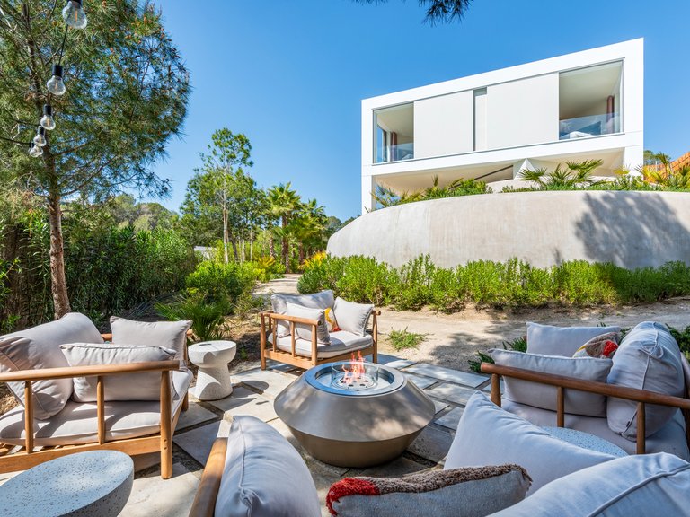 Villa for Sale in Las Colinas Golf Resort, Alicante 2