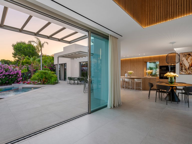 Villa for Sale in Las Colinas Golf Resort, Alicante 21