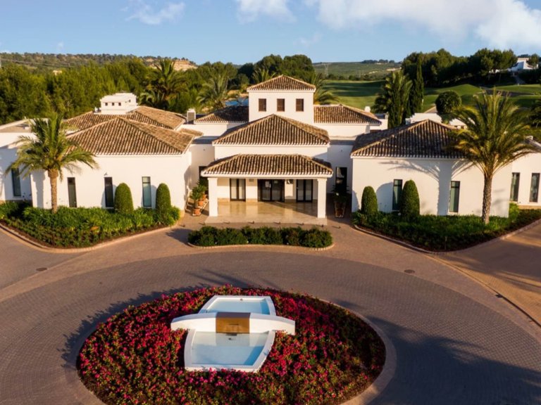 Villa for Sale in Las Colinas Golf Resort, Alicante 14