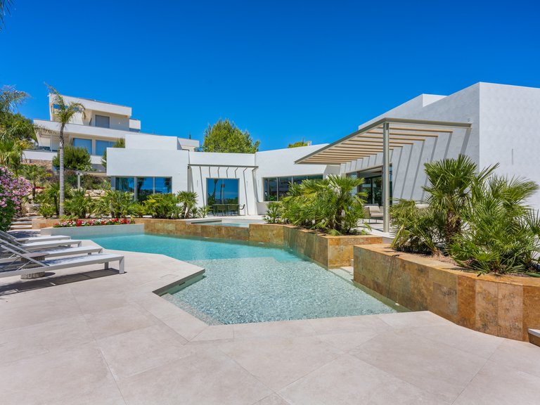 Villa for Sale in Las Colinas Golf Resort, Alicante 3