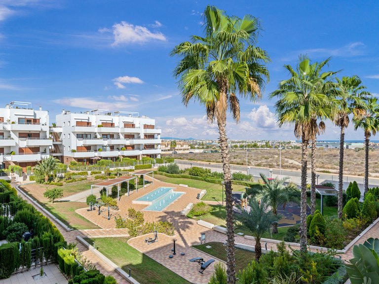 Apartment for Sale in Cabo Roig, Alicante 35