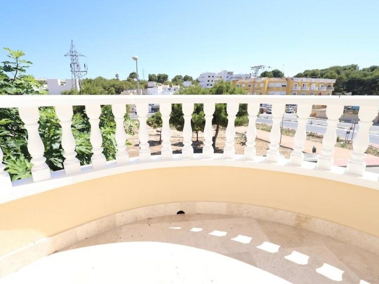 Villa for Sale in Villamartin, Alicante 14