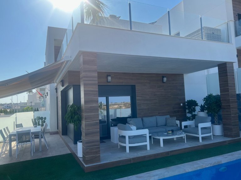 Villa for Sale in Los Montesinos, Alicante 35