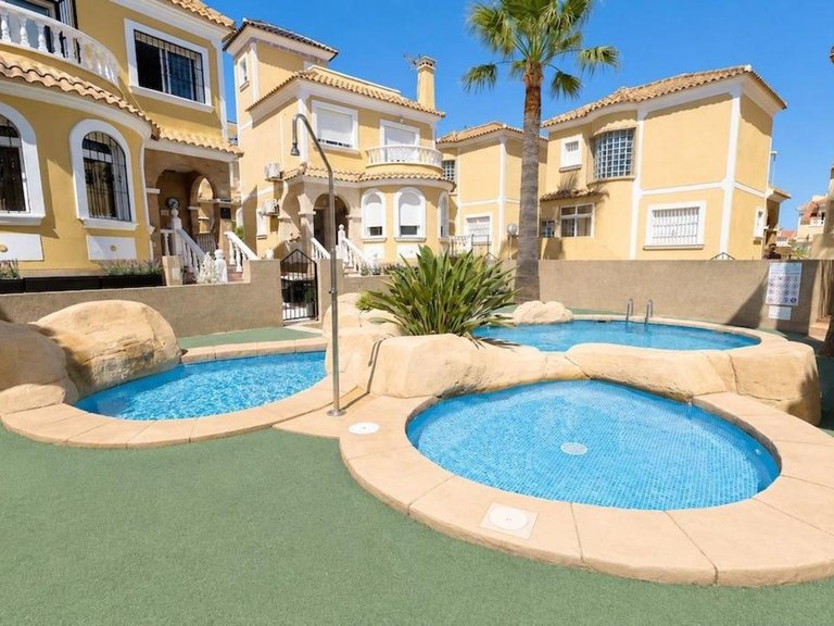 Villa for Sale in Villamartin, Alicante 1