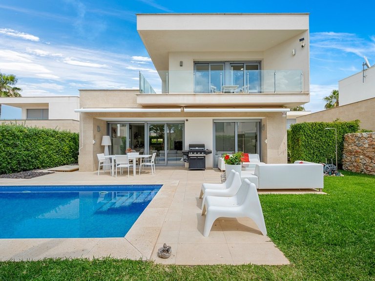 Villa for Sale in Orihuela Costa, Alicante 1