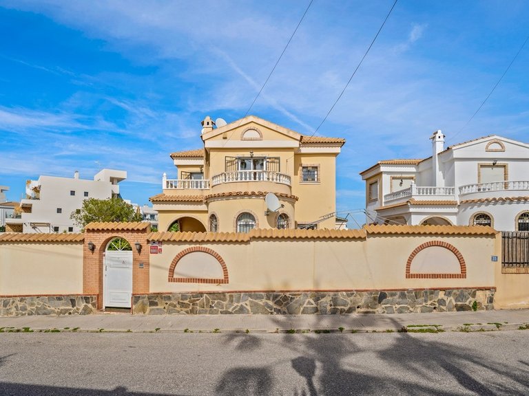 Villa for Sale in Orihuela Costa, Alicante 2