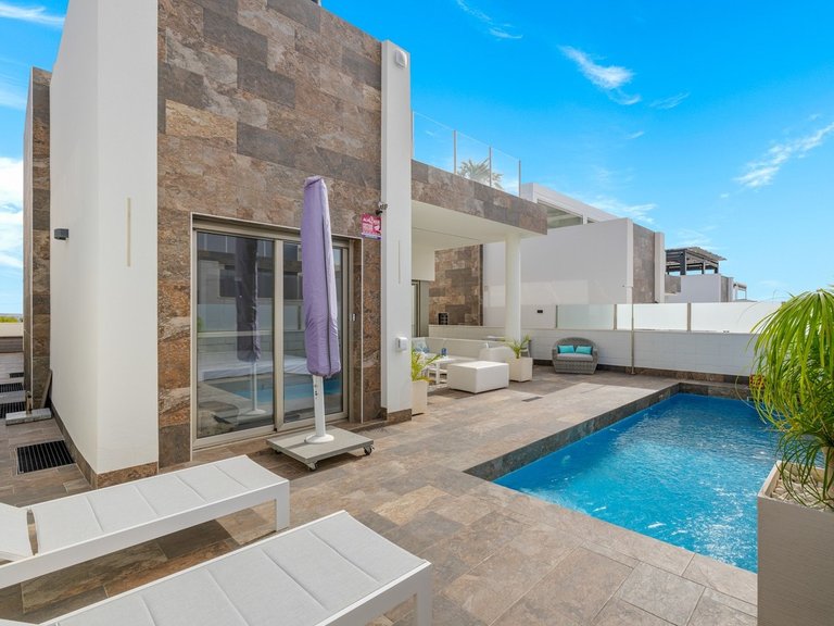 Villa for Sale in Orihuela Costa, Alicante 2