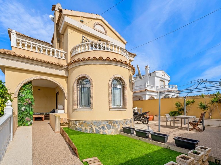 Villa for Sale in Orihuela Costa, Alicante 3