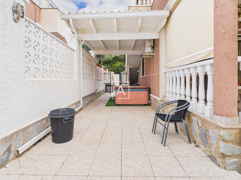 Villa for Sale in Pinar De Campoverde, Alicante 23