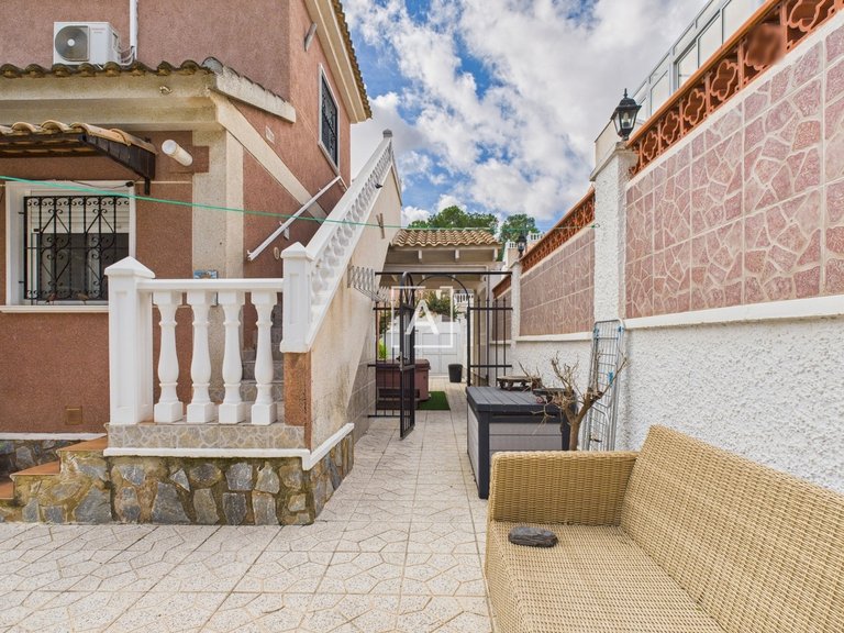 Villa for Sale in Pinar De Campoverde, Alicante 21