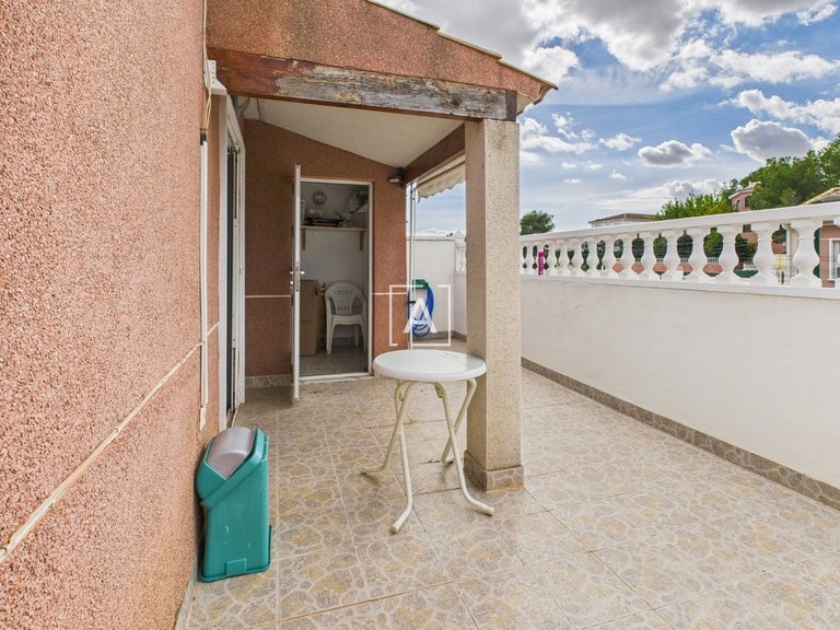 Villa for Sale in Pinar De Campoverde, Alicante 31