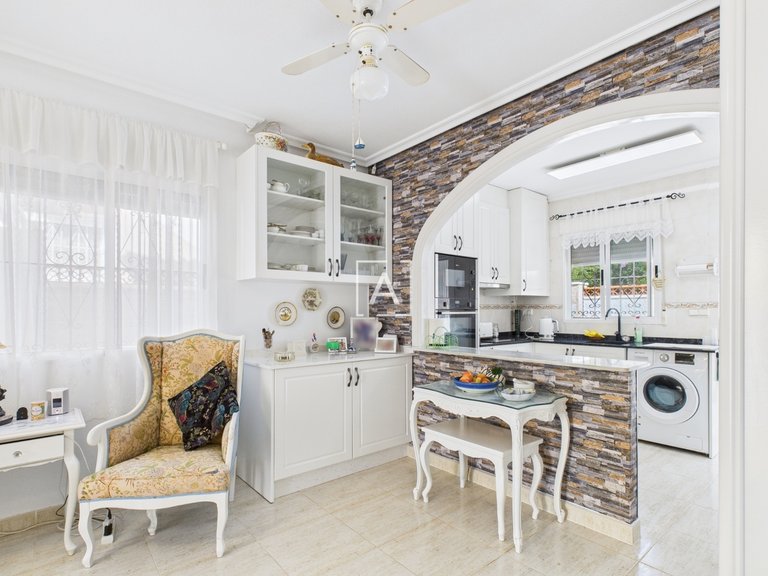 Villa for Sale in Pinar De Campoverde, Alicante 9