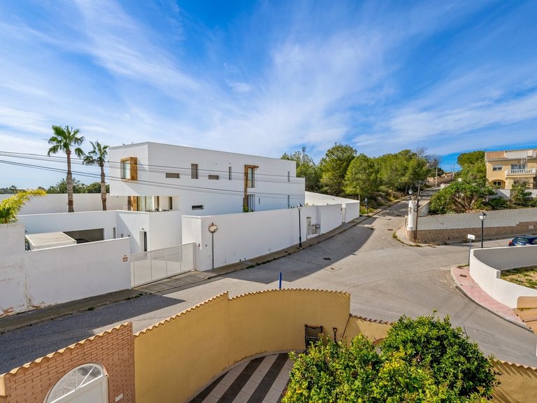 Villa for Sale in Villamartin, Alicante 20