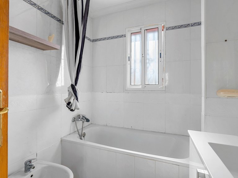 Villa for Sale in Villamartin, Alicante 19