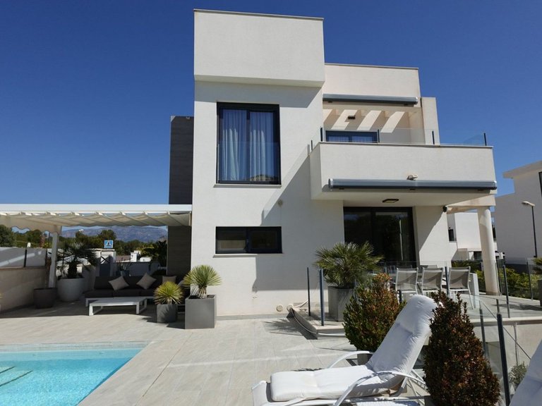 Villa for Sale in La Nucia, Alicante 2