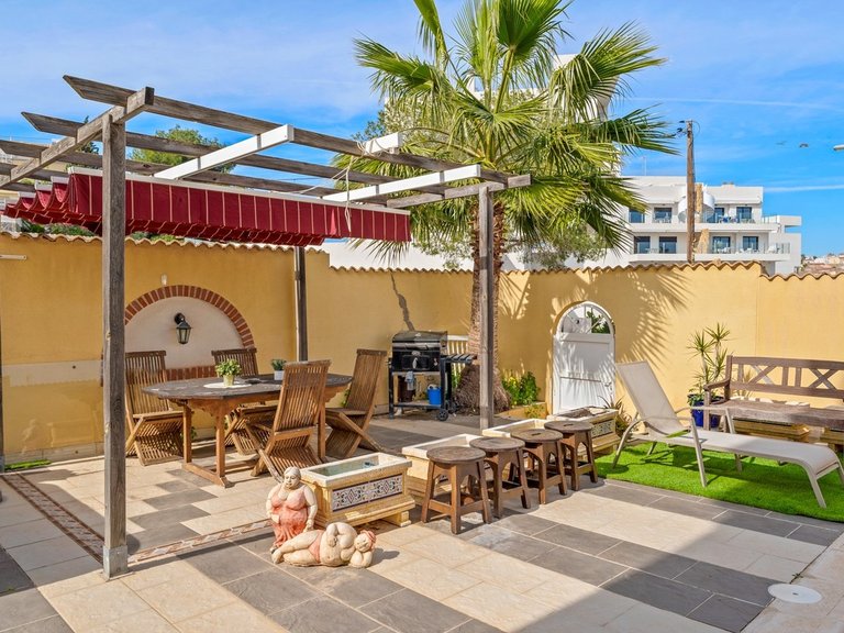 Villa for Sale in Villamartin, Alicante 32