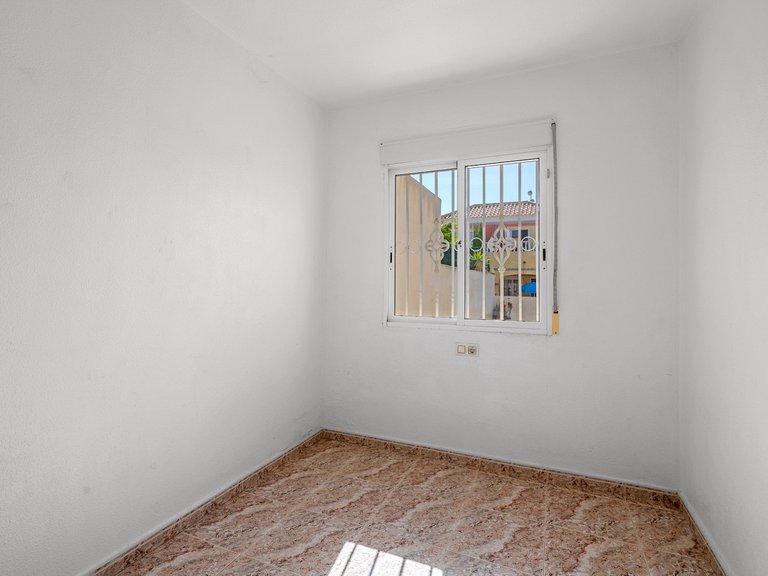 Villa for Sale in Villamartin, Alicante 10