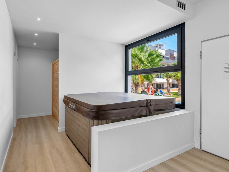 Apartment for Sale in Villamartin, Alicante 28