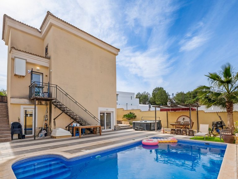 Villa for Sale in Villamartin, Alicante 29