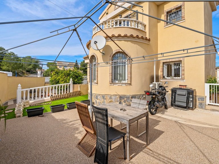 Villa for Sale in Villamartin, Alicante 40