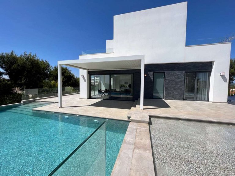 Villa for Sale in Las Colinas Golf Resort, Alicante 6