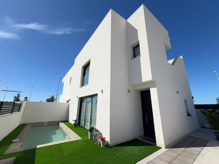 Villa for Sale in Benijofar, Alicante 1