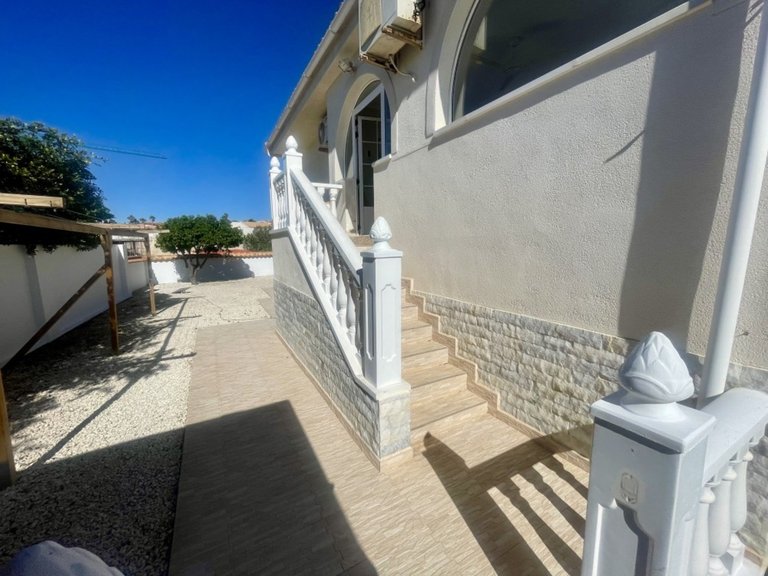 Villa for Sale in La Marina, Alicante 10