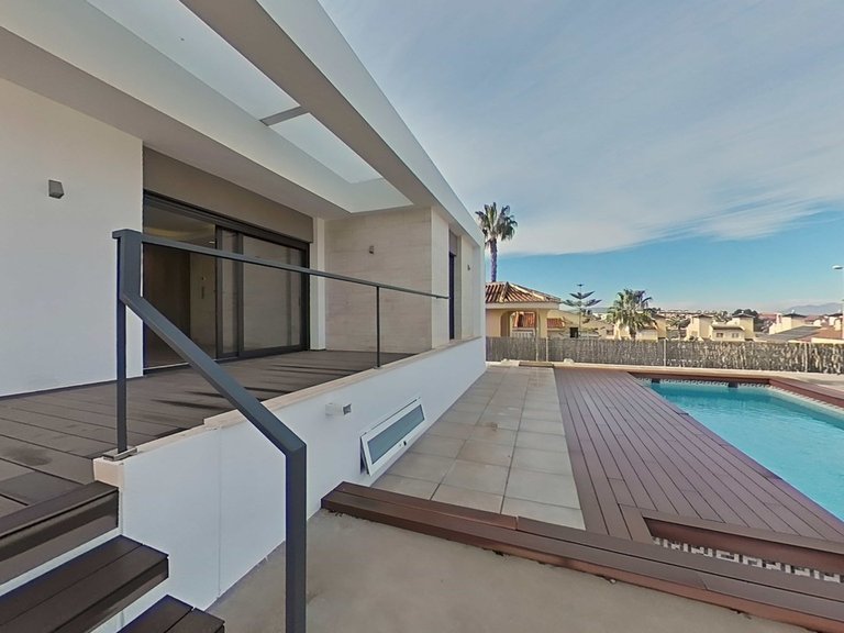 Villa for Sale in Benijofar, Alicante 1
