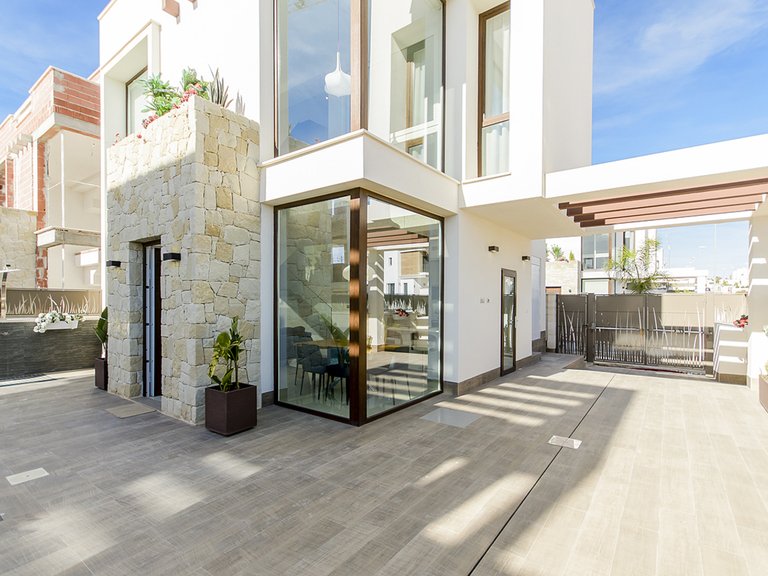 Villa for Sale in Los Montesinos, Alicante 1