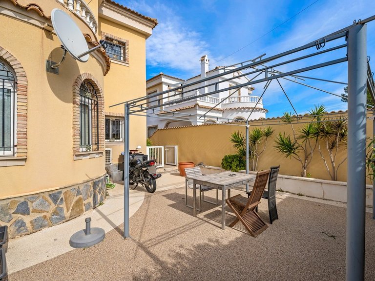 Villa for Sale in Villamartin, Alicante 38