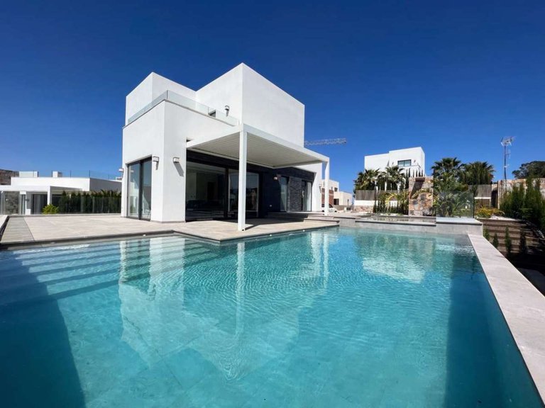 Villa for Sale in Las Colinas Golf Resort, Alicante 3